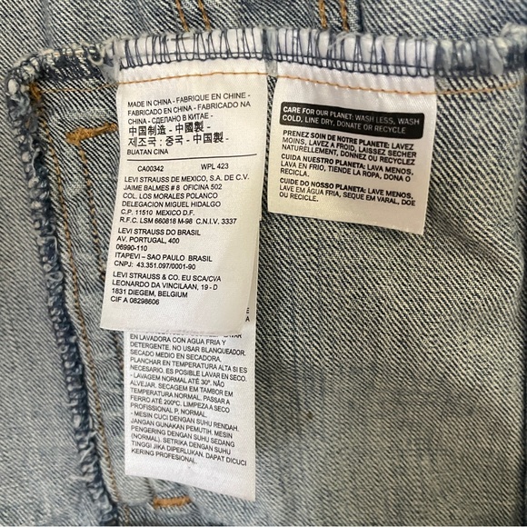 Levi's Stone Washed Women’s Fitted Denim Jacket - Picture 5 of 7